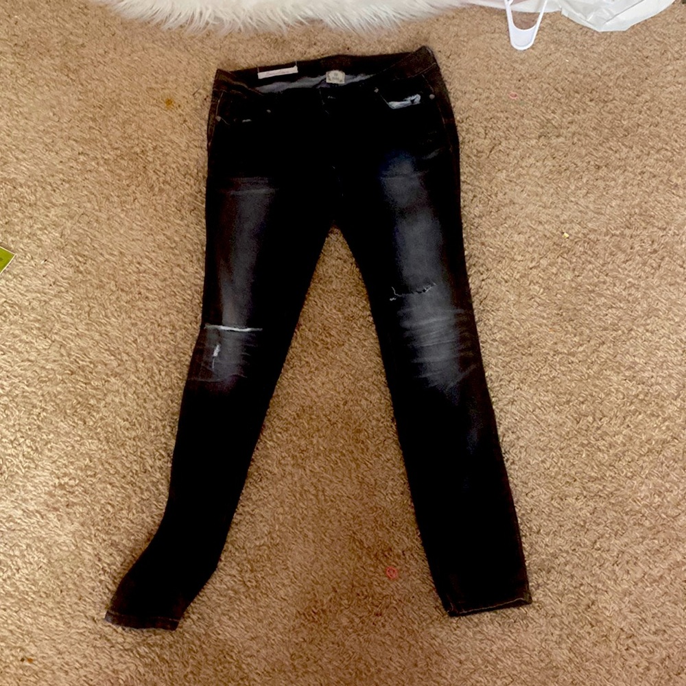 I’m selling black jeans a size 11